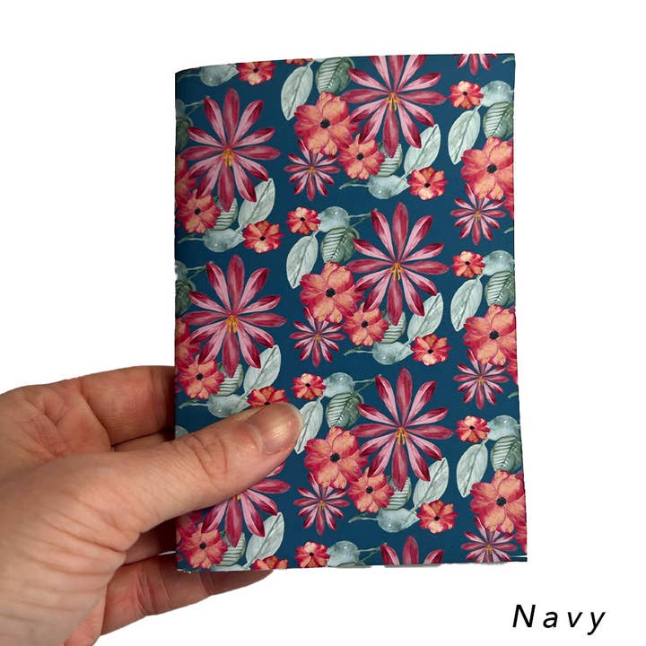 Handgemaakt mini-schetsboek met botanisch thema - marineblauw voor wholesale door B.Coyne Illustration