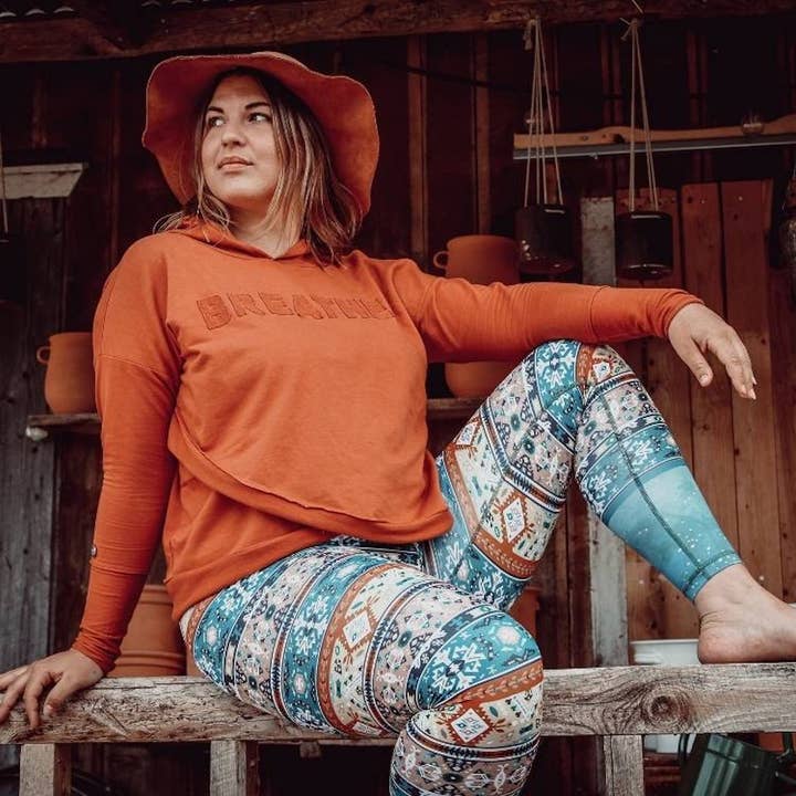 Soul Factory – wholesale Athletic/lounge leggings – Women's – Recycled yoga leggings “Tribe Vibe”