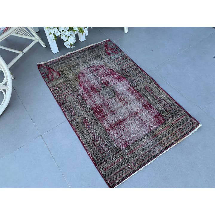 The Loom Wholesale - Wholesale Rug Pad - Vintage Small Rug 2,9x4,5 ft (88x136 cm), Turkish Red Oriental Wool Rug1