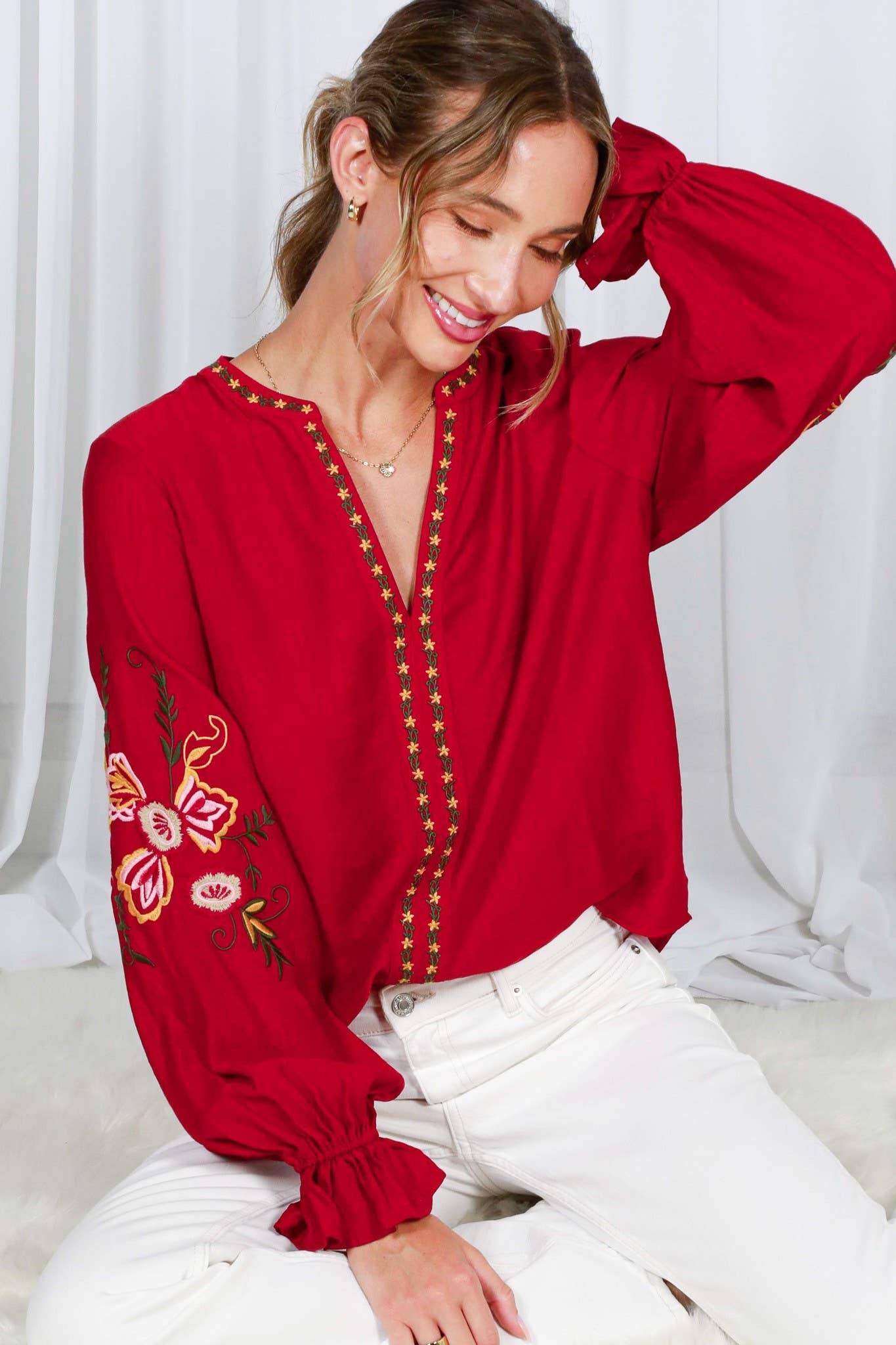 Vine & Love – wholesale Blus - Dam – Bohemisk blommig broderad rund blus med delad hals VT825056