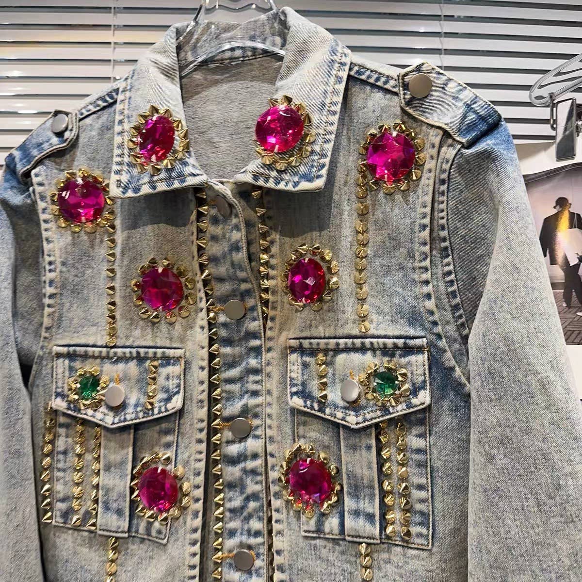 Productseeker – Engroshandel Denimjakke - Dame – JK026 farverig denimjakke med ædelsten12