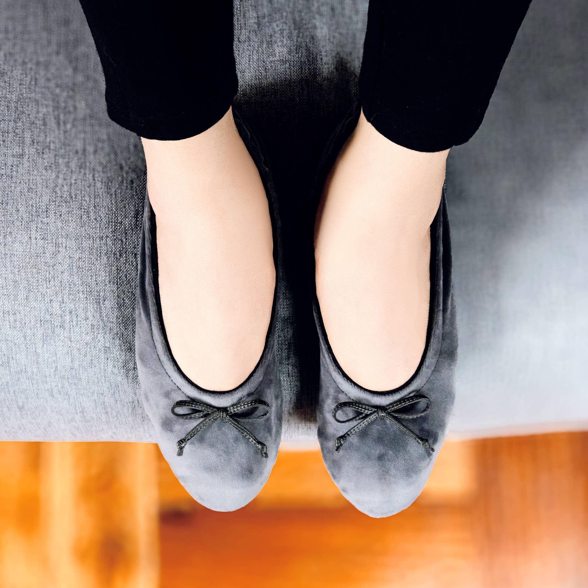 Glove Story - Wholesale Flats - Women's - Women's indoor ballerinas in velvet with small bow - CF01418