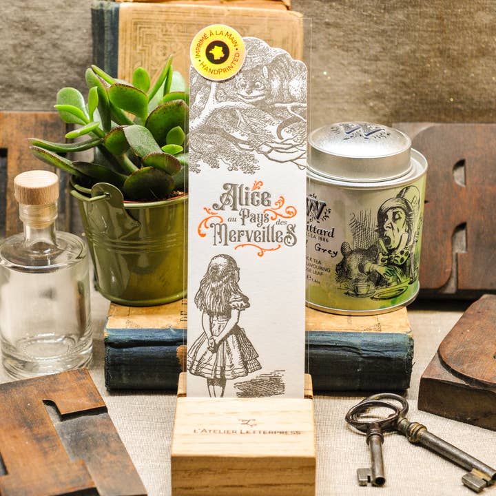 Marcapáginas en Letterpress con diseño del Gato de Cheshire - Alicia en el País de las Maravillas para venta al por mayor de L'Atelier Letterpress