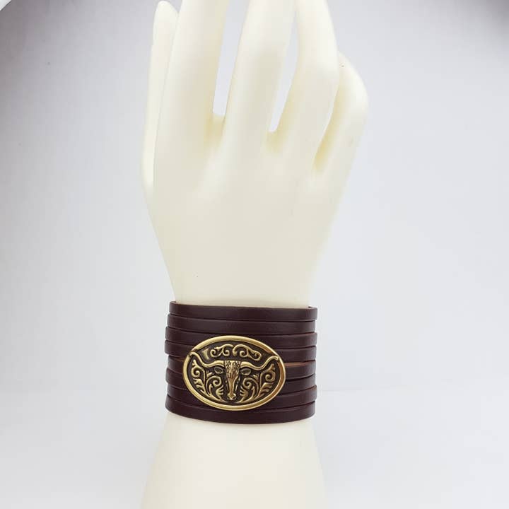 Axesoria West - Wholesale Cuff bracelet - Genuine Leather Cuff with Long Horn Concho Design4