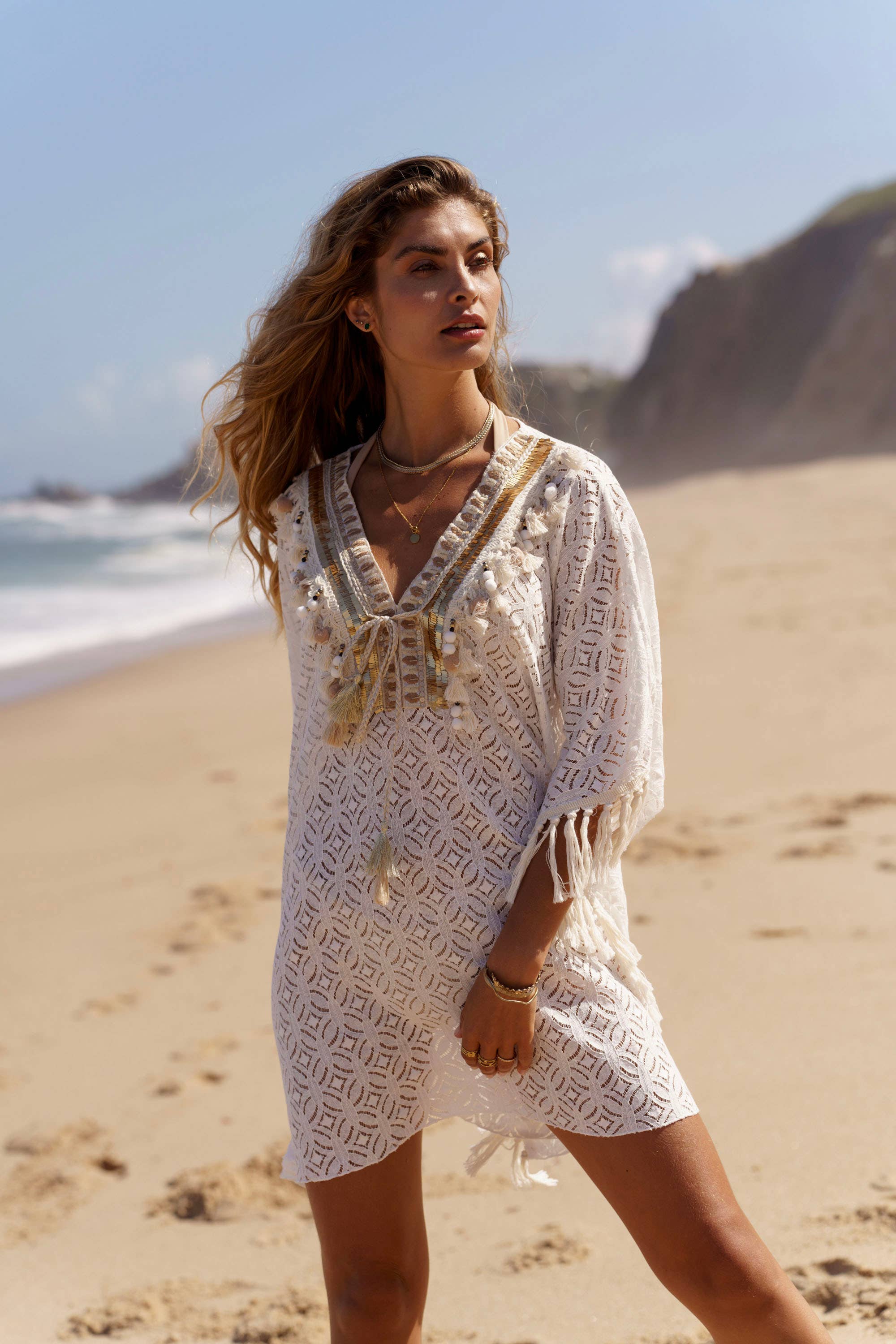 GOLDEN LIVE PARIS – Engroshandel Kjole - Dame – DIANE 9157 boheme ponchodragt i blonder med frynser1