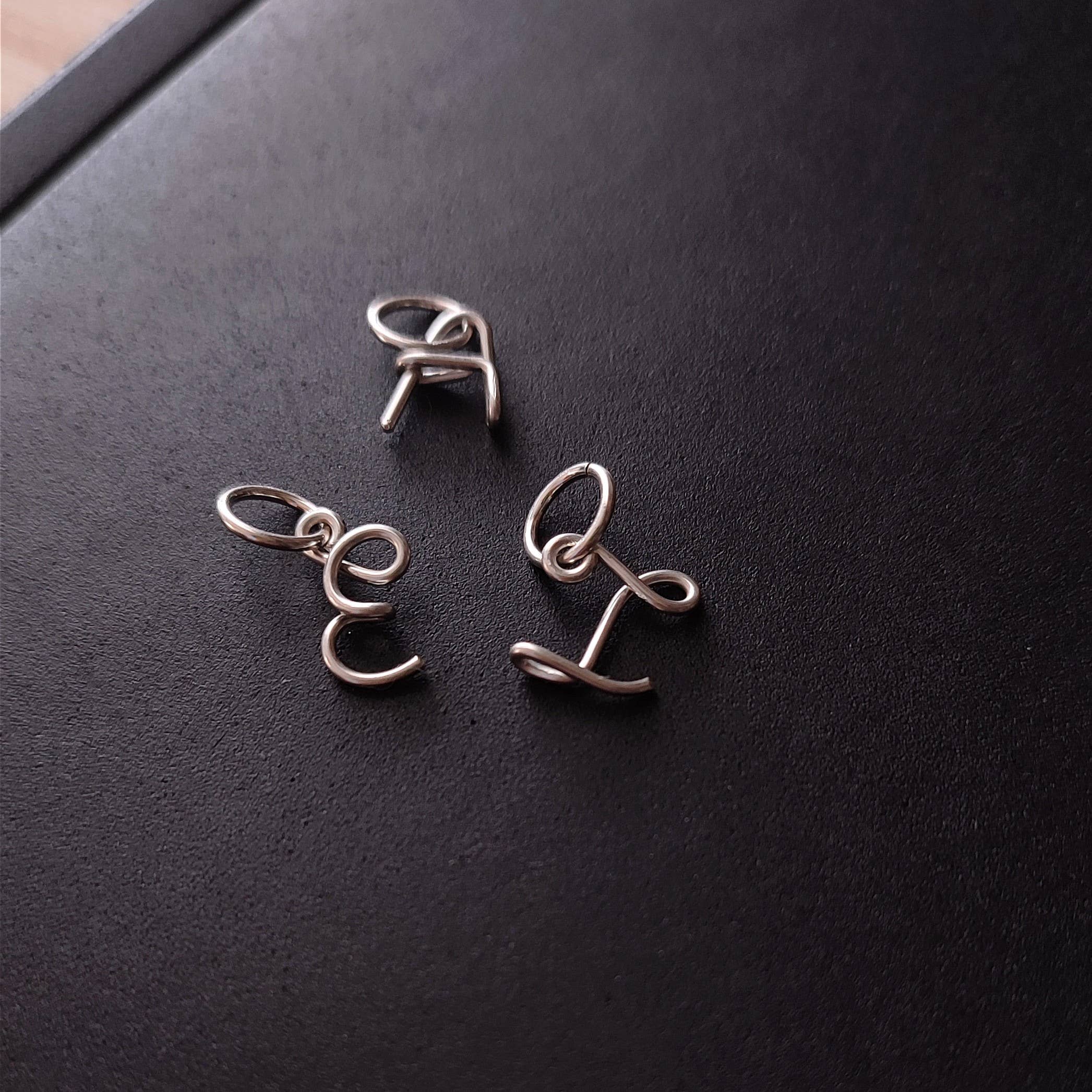 CEITHRE – Pendente/pingente individual por atacado – Pingente Letra Maiúscula, Material Precioso, Artesanato FR4