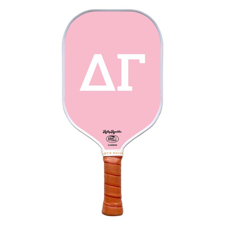 Pagaia da pickleball con lettera greca rosa Delta Gamma (B2B) per la vendita all'ingrosso da parte di Rally Republic