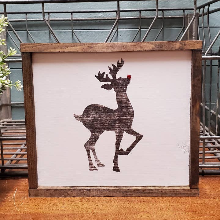 Cartello natalizio rustico Rudolph la renna dal naso rosso per la vendita all'ingrosso da parte di The Green Elephant Shop