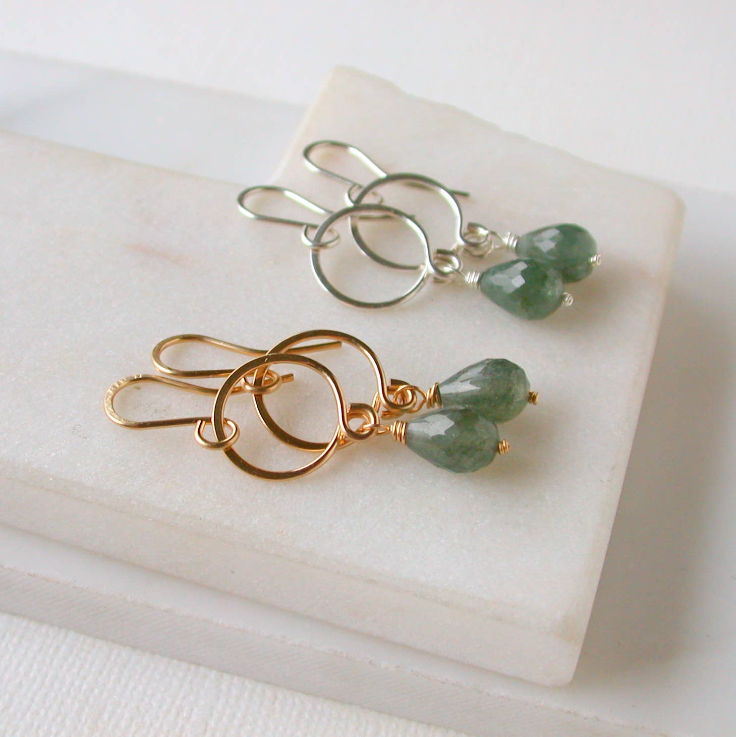 Linda Trent Jewelry - Vendita all'ingrosso Orecchini pendenti - Orecchini pendenti Petite Gemstone. Scegli Metallo e pietra preziosa.2