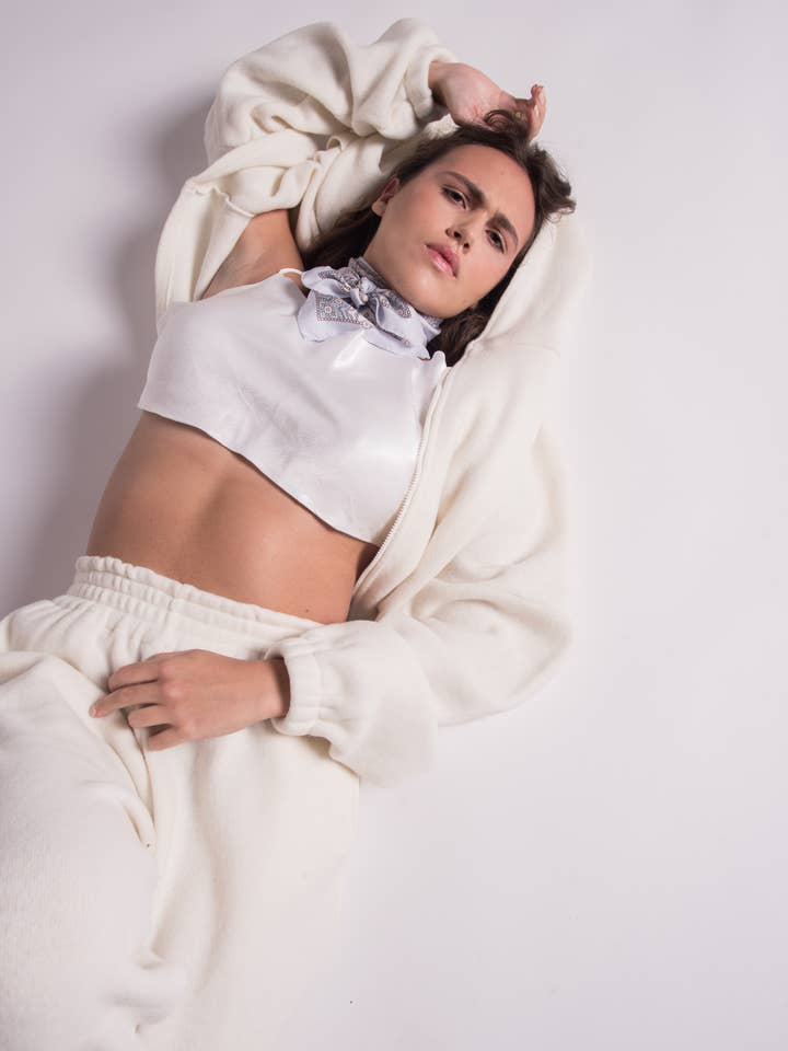 model 44 - hvid for engroshandel hos Moontracksuit