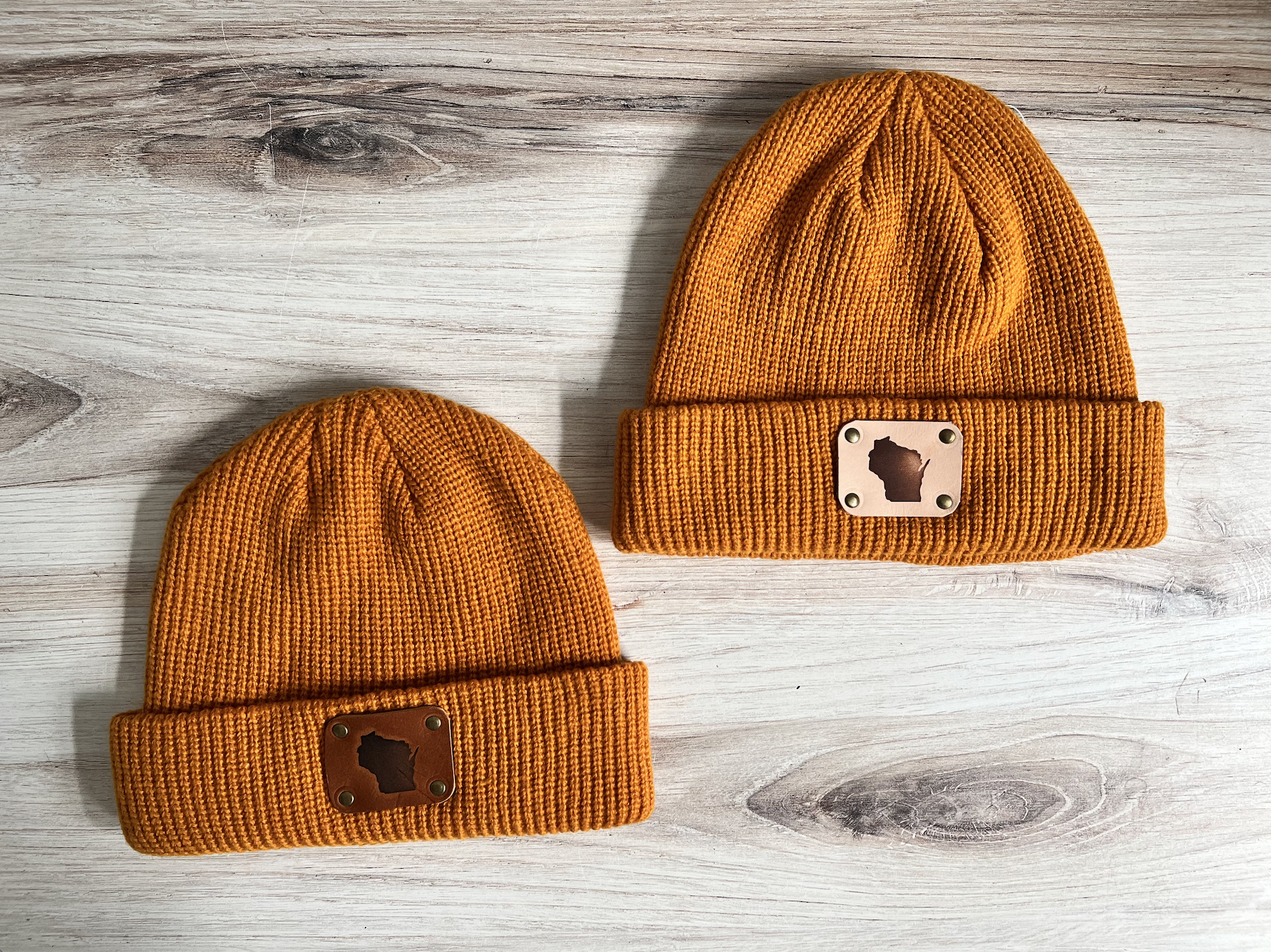 Blu Mountain Co - Vendita all'ingrosso Berretto - Unisex - Berretto personalizzato con toppa in pelle1