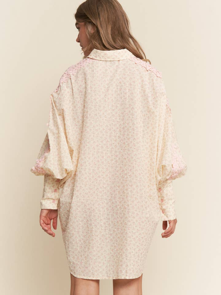 Cream Blossom Floral Print Long Sleeve Tunic Blouse for wholesale on Faire8