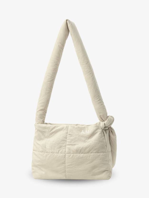 QUILTET TASKE OFF-WHITE | MINIMALISTISK BRODERI for engroshandel hos Anitials