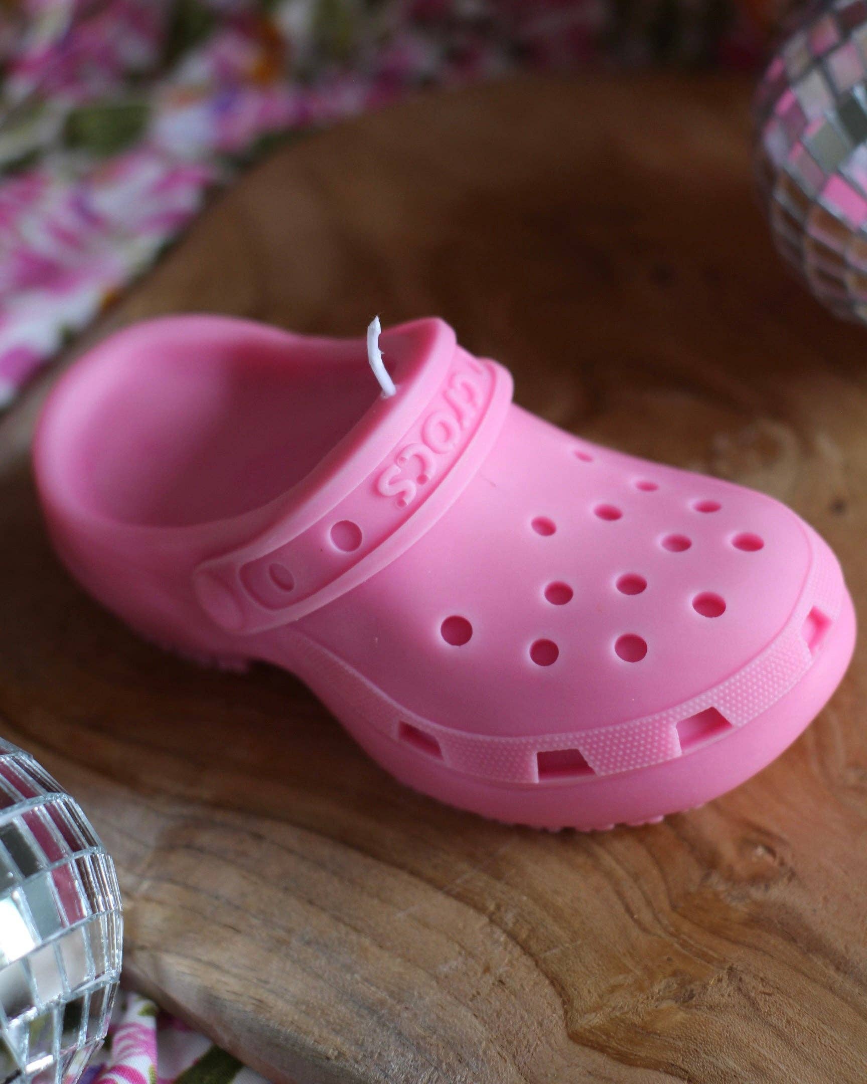 Meet me at the corner - Wholesale Novelty Candle - Crocs candle5