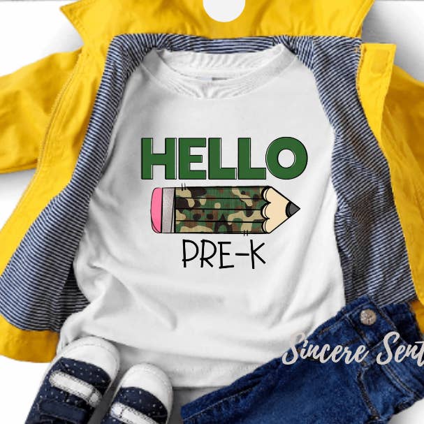 Maglietta Hello Camo School per la vendita all'ingrosso da parte di Sincere Sentiments LLC