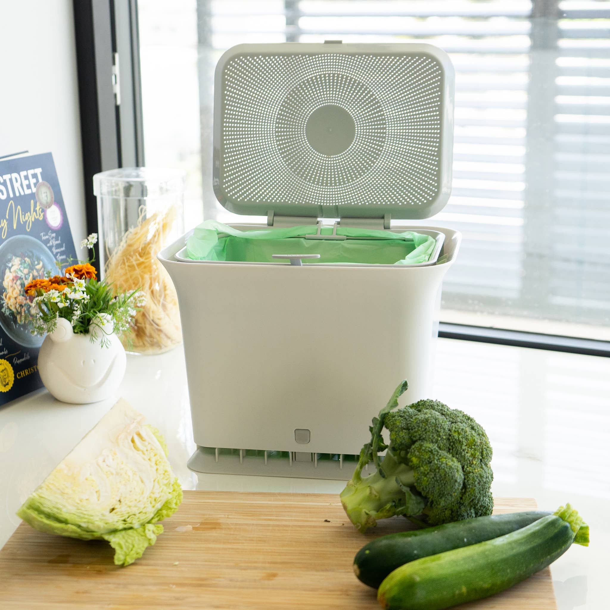 Full Circle Home - EU - Wholesale Kitchen Tool/Gadget - Fresh Air Odor-Free Compost Collector4
