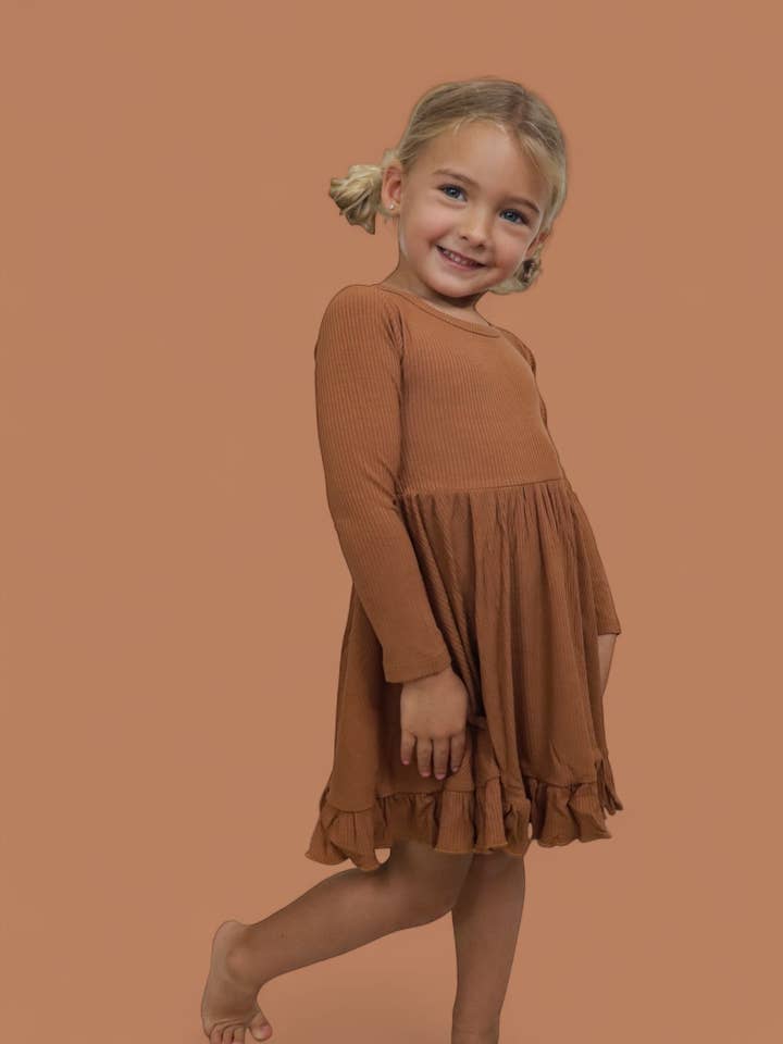 ESPRESSO LANGARMKLEID MIT TRAUMVOLANT für den Großhandel von Dream Big Little Co.