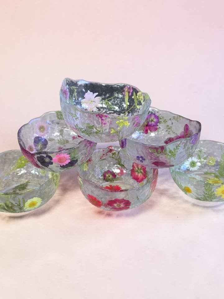 Geperste Bloemenhars Kunstkom voor wholesale door Ciao Bella Jewelry Inc