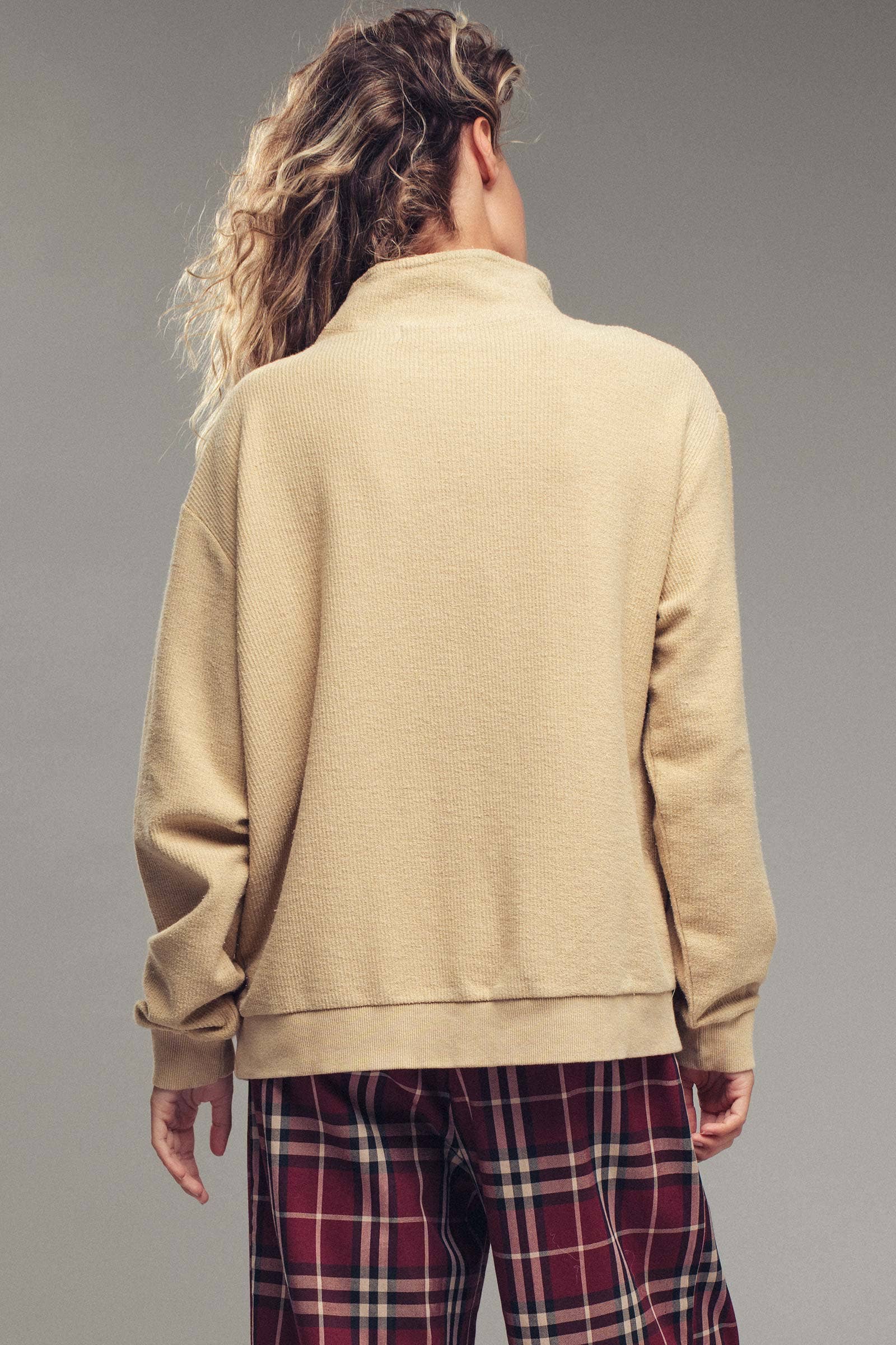 Urban Daizy - Wholesale Sweatshirt - Women's - Vintage Washed Quarter Zip Ribbed Sweatshirt7