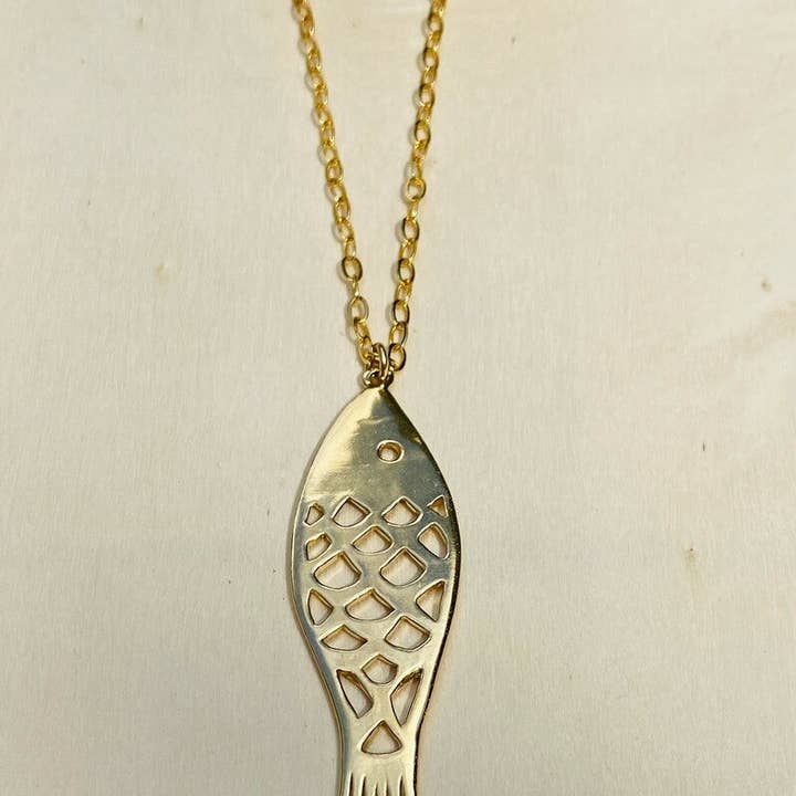 Collier Fresh Catch Fish pour la vente par Lexi Jewelry