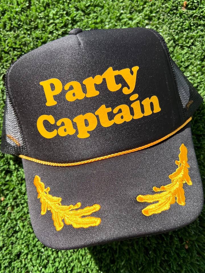 Party Captain Trucker-hat til bachelorette & Søbegivenheder for engroshandel hos Threaded Rodeo