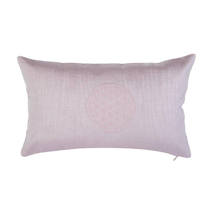 Coussin en soie brodé Kutnu - Fleur de vie rose pour la vente par Bohemtolia