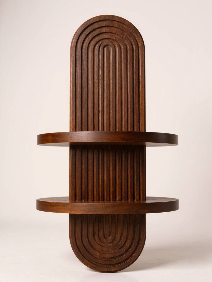 Made Market Co. – Engroshandel Væghylde – Bueskåret træ væghylde med midcenturydesign8