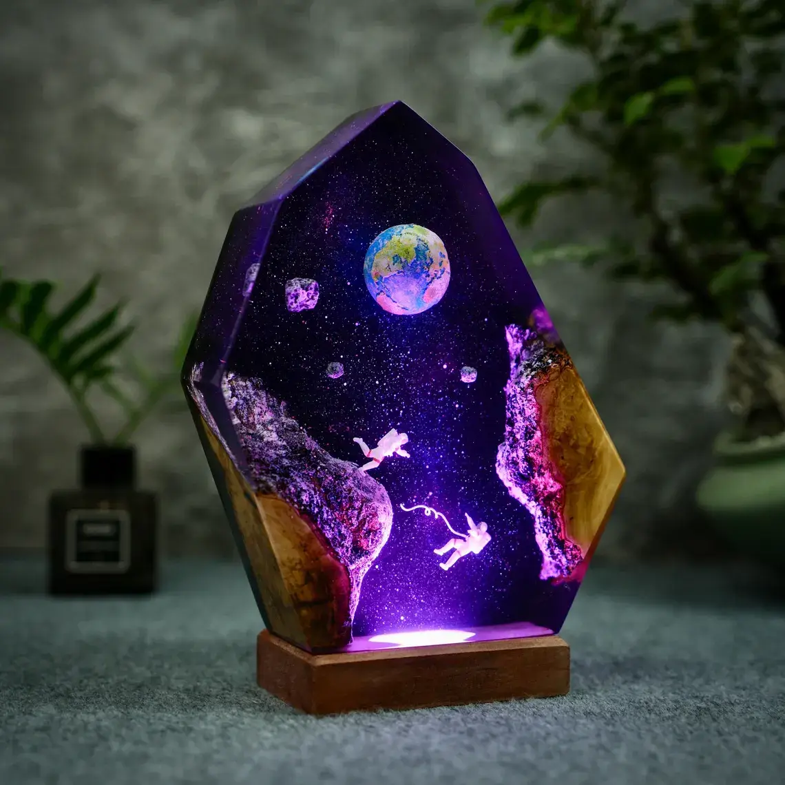 Merchemy - Wholesale Accent/Desk Lamp - Astronaut Space Galaxy Spacecraft Resin Lamp Desk Light 2