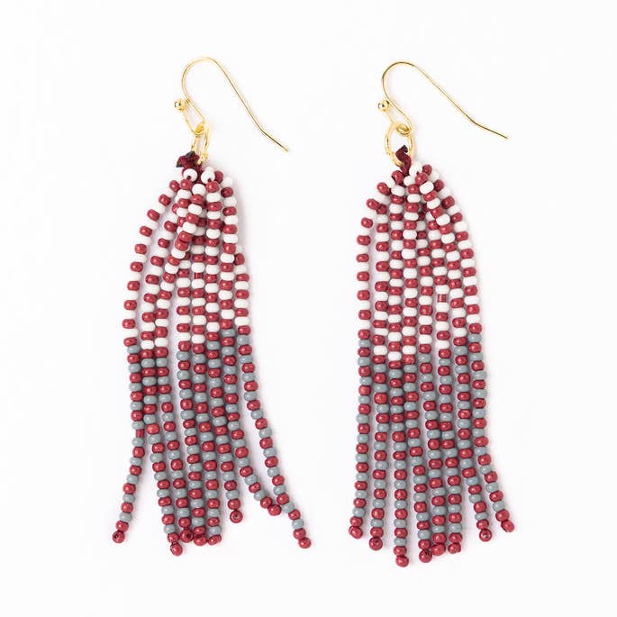 Spieltag Quasten-Ohrringe mit Saatperlen in Kastanienbraun + Weiß Großhandel für den Großhandel von INK + ALLOY