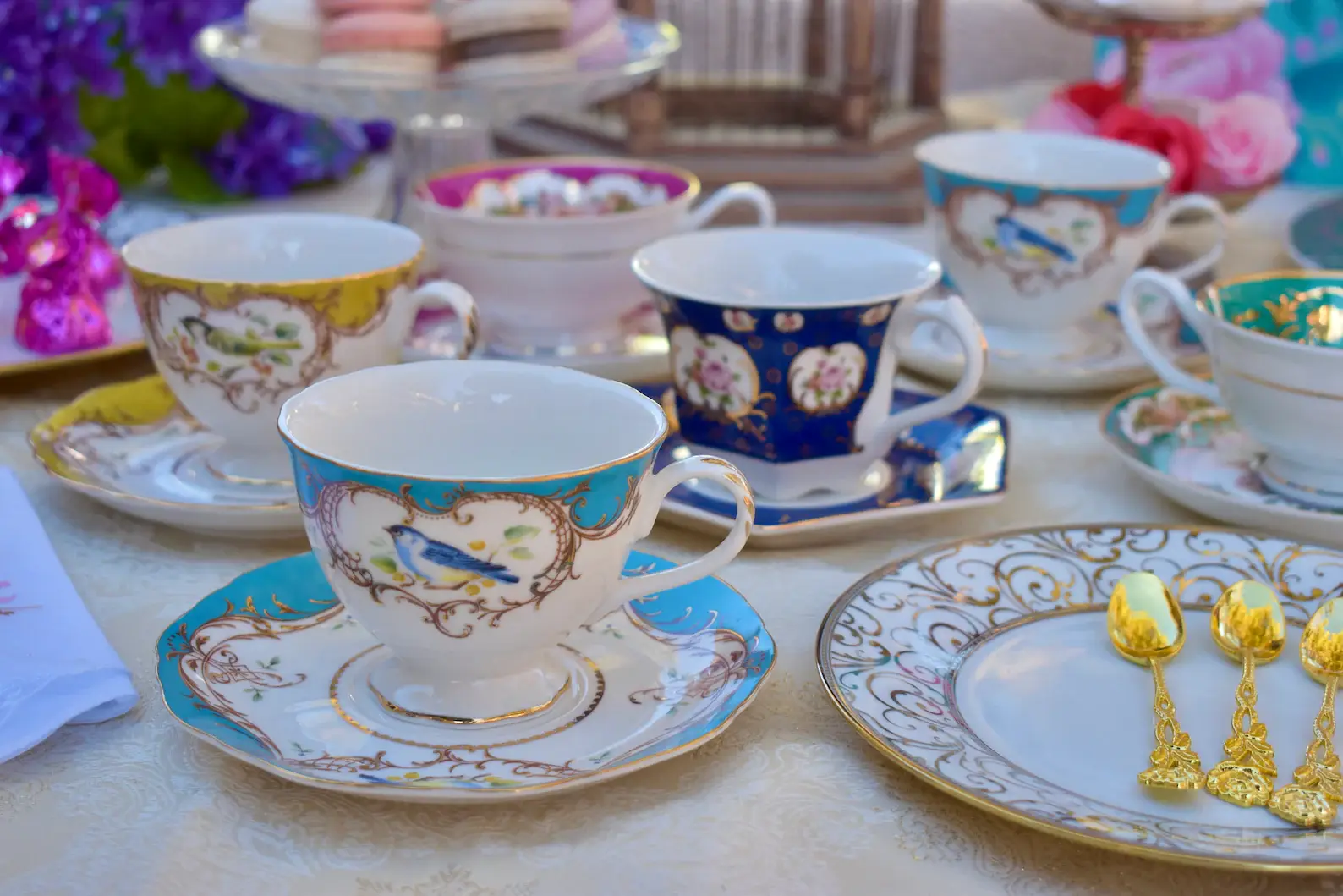 All Little Cute Things – Großhandel Teeservice – Unterschiedliche Teetassen aus der Regency-Ära für Catering, elegante Partys1