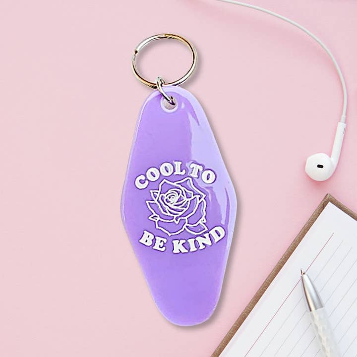 Cool To Be Kind Rose Vintage Motel Portachiavi Pastello per la vendita all'ingrosso da parte di HelloSailorTees