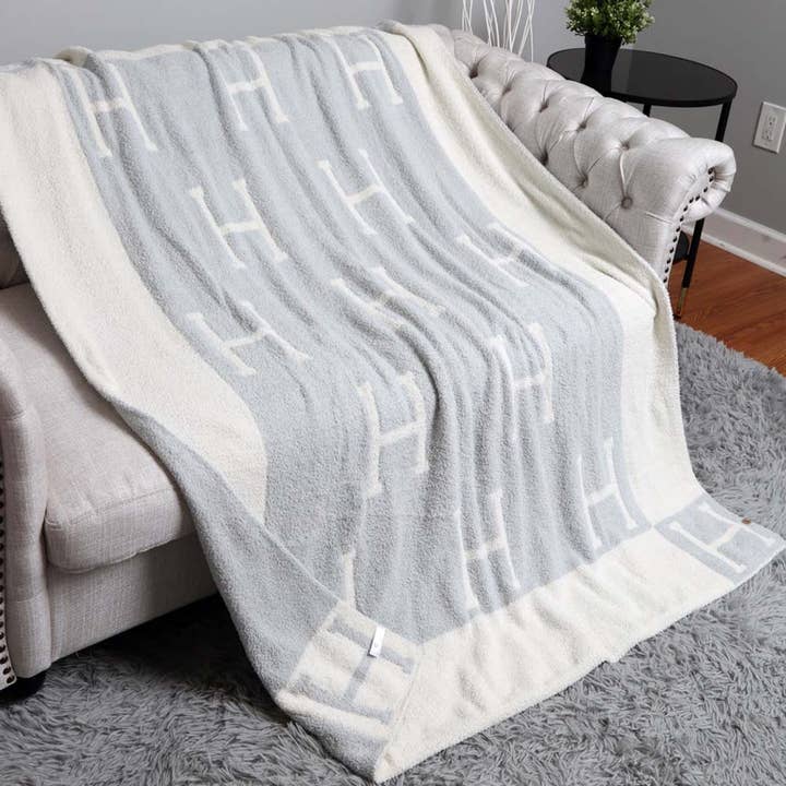 Sensibling Corp. - Wholesale Throw Blanket - Initial Monogram H Patterned Reversible Throw Blanket