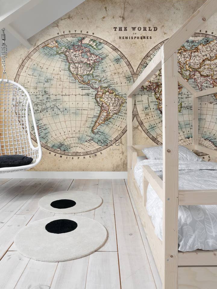 Muurschildering Kaart van de twee hemisferen voor wholesale door The Design Department b.v.