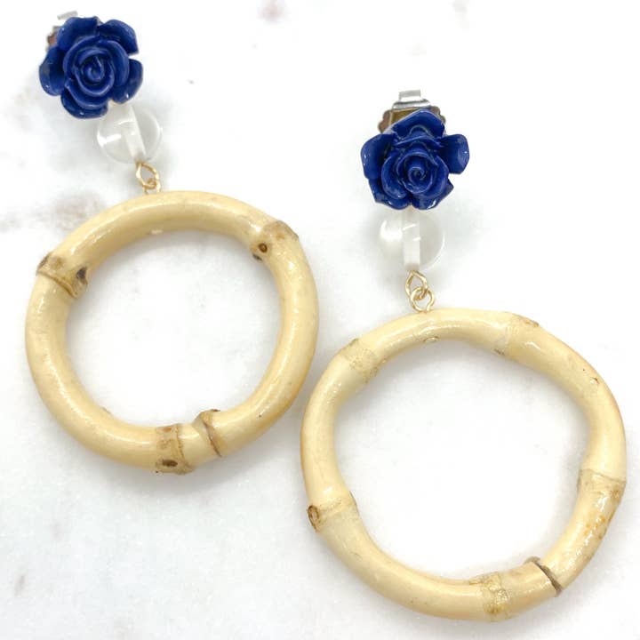 Boucles d'oreilles rose bambou en bleu marine pour la vente par QuayL Designs