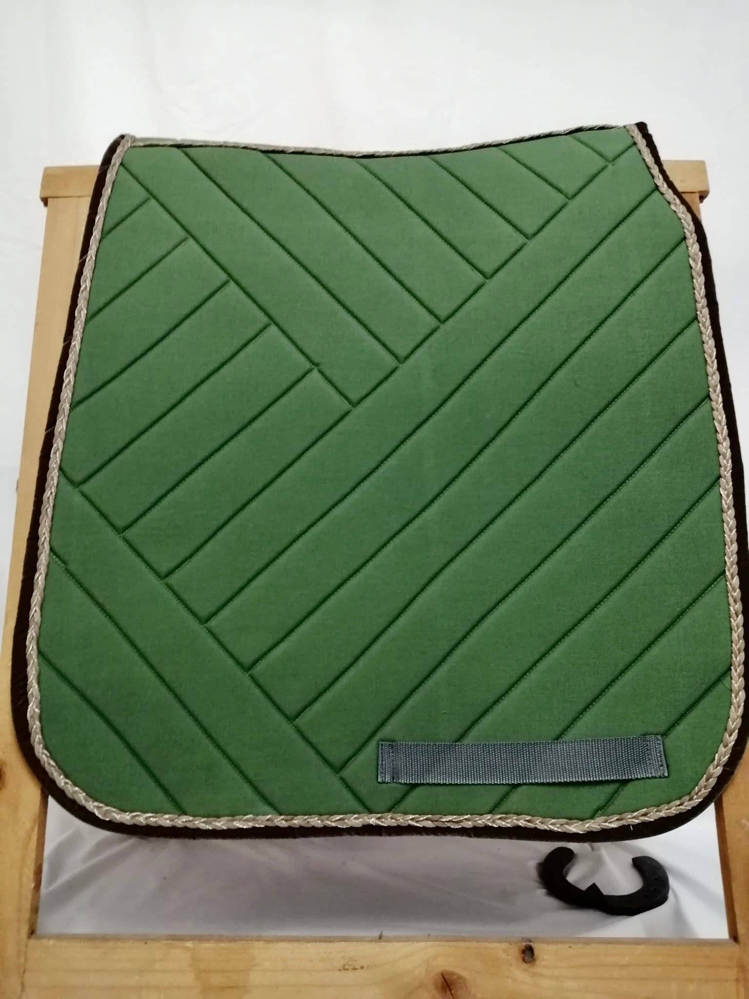 Athippique - Vendita all'ingrosso Attrezzatura da equitazione - Sottosella da dressage verde uniforme1