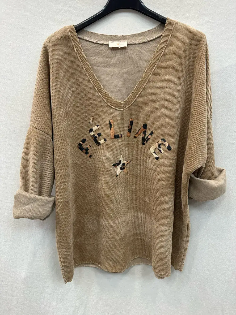 Mimi & Gogo – wholesale Blus - Dam – Velourtopp med kattkrage @4589_HVFeline1