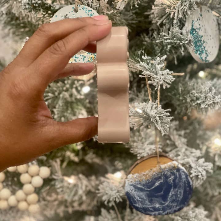 Queen City Crete - Wholesale DIY craft kit - Concrete Gingerbread Men Art Set2