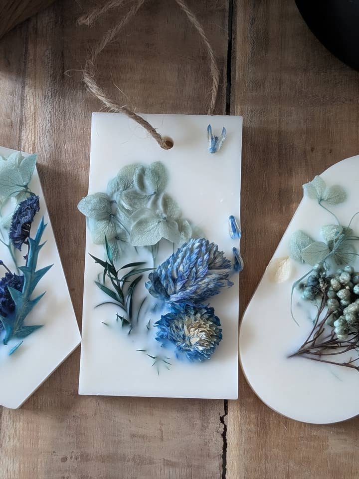 Suspension parfumée avec fleurs séchées pour la vente par Les bougies Burgondes