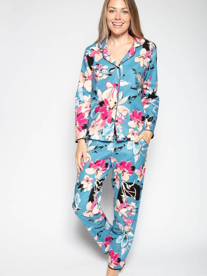 Blaugrüner, digital abstrakt bedruckter Loungewear/Nachtanzug für Damen mit Hose. für den Großhandel von STYLE INSTANT