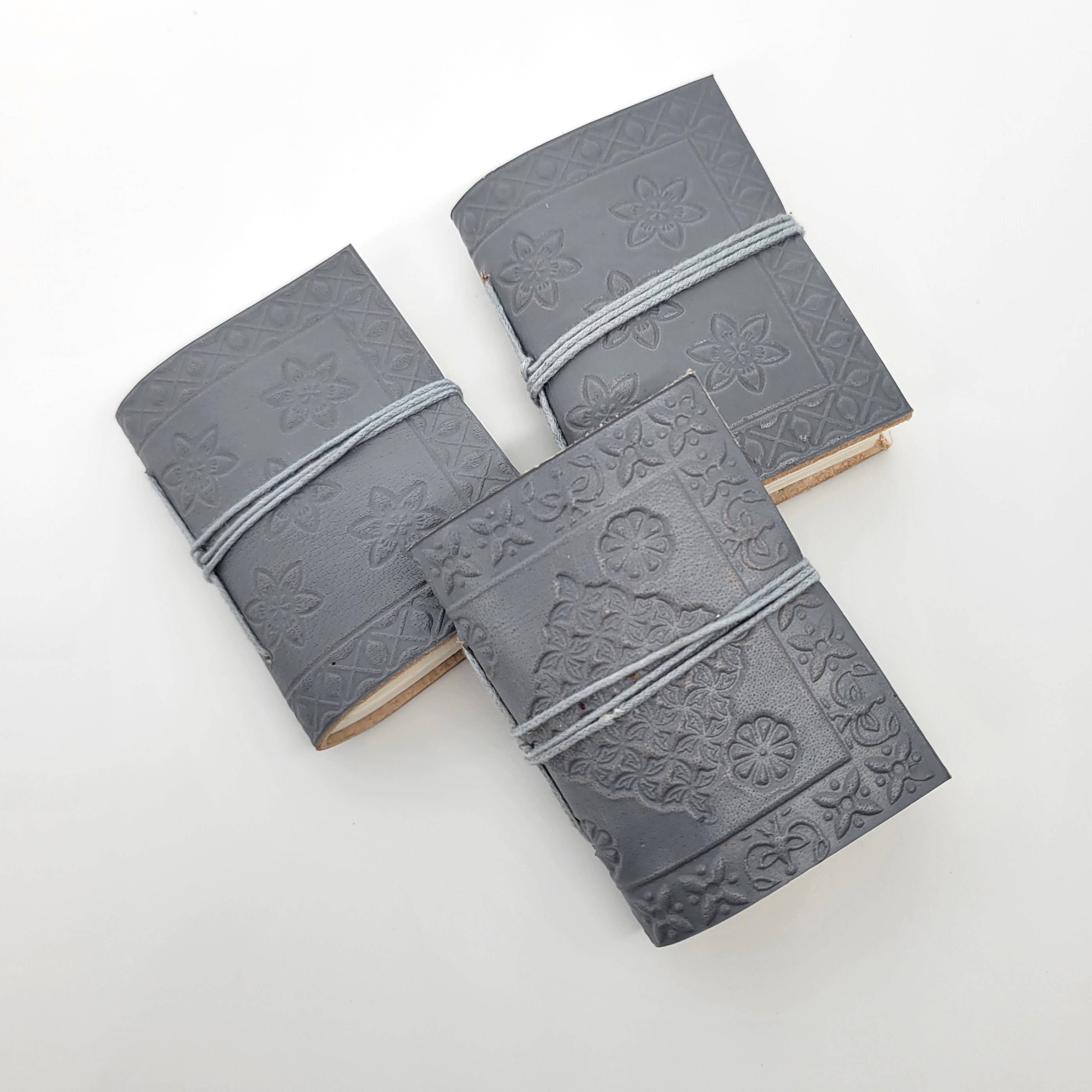 Eclectic Woodchuck - Vente Journal intime - Journal de poche en cuir gaufré gris MINI2