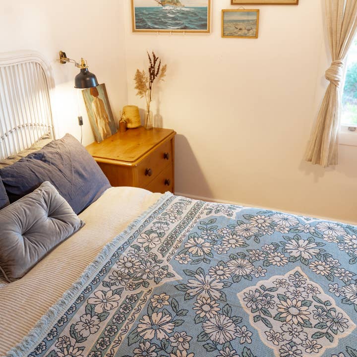 Salty Aura - Wholesale Throw blanket - The Daisy Blue Rug7