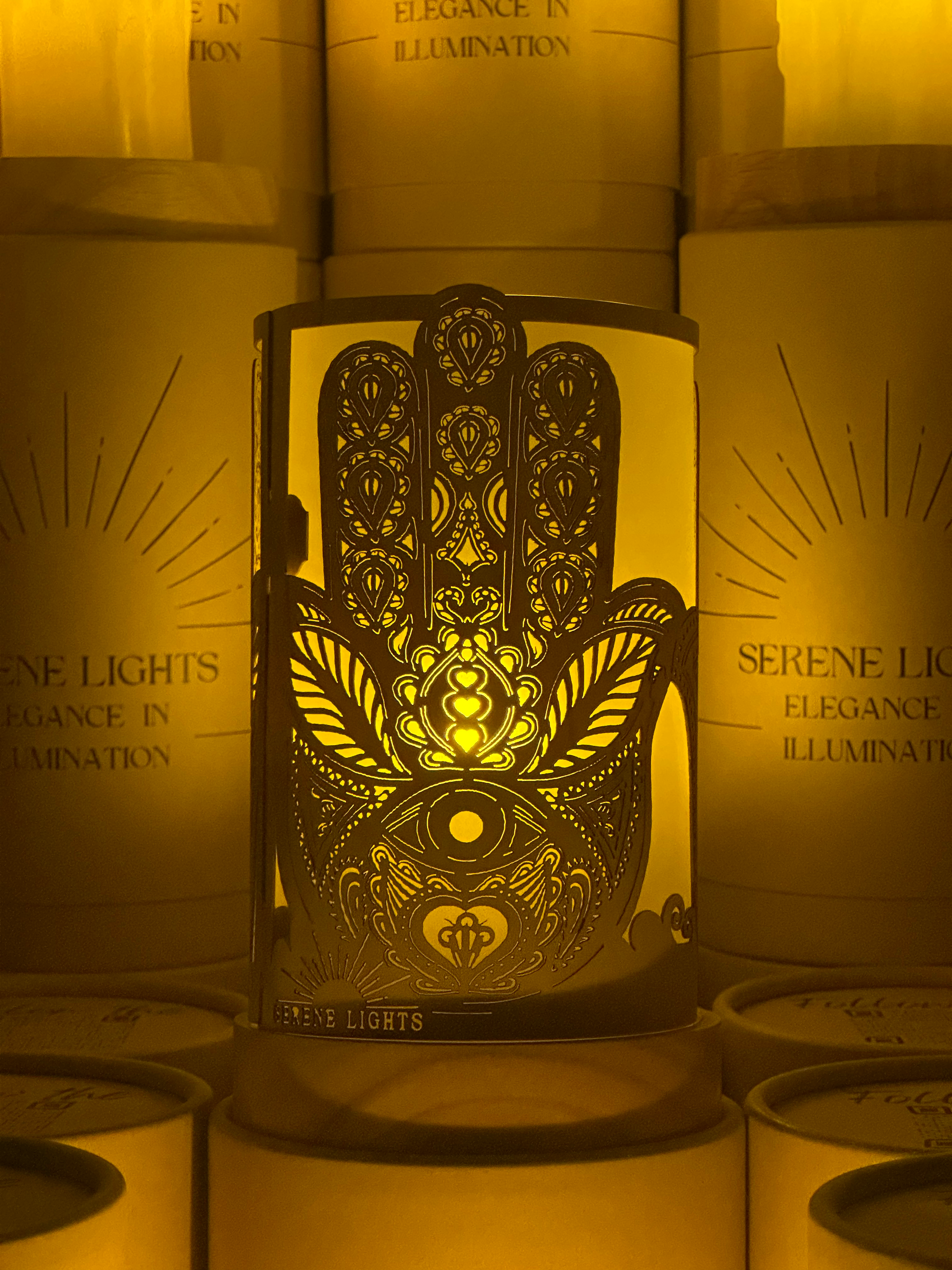 Serene Lights - Vente Décorations de table - Hamsa, Bougeoir Décoratif – Gravé au Laser, Placage de Bois Fait Main, Bougie LED Rechargeable1