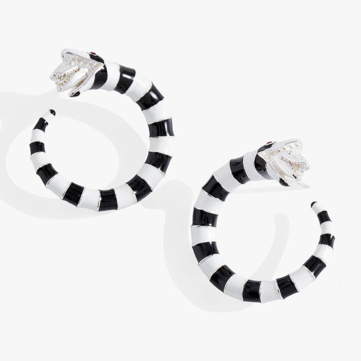 Boucle d'oreille créole Sandworm BEETLEJUICE™ pour la vente par Alex and Ani