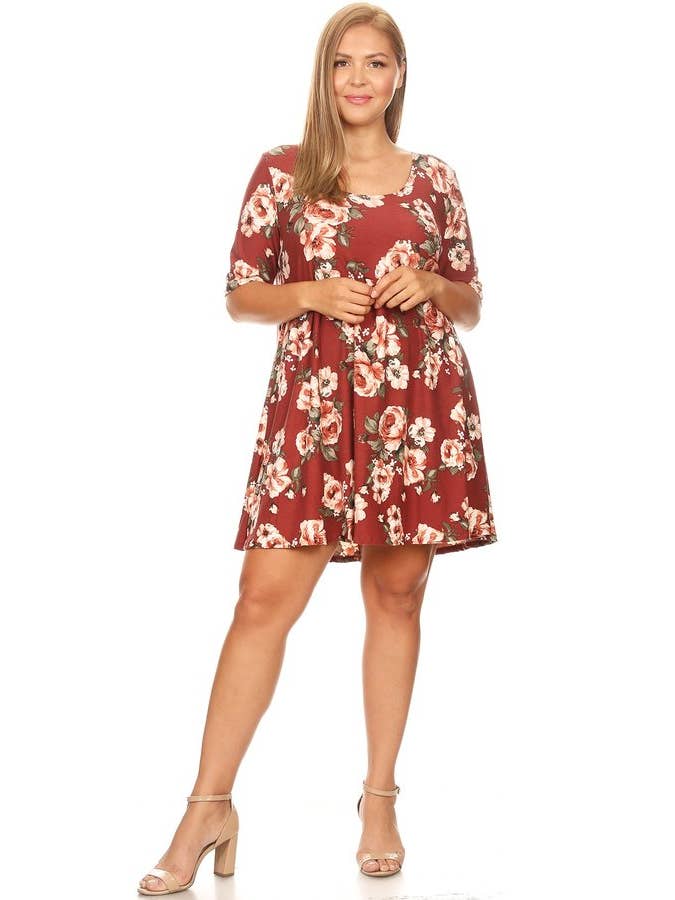 VIBE Apparel Co – wholesale Klänning - Dam – Plus mörk blommig borstad sväng klänning3