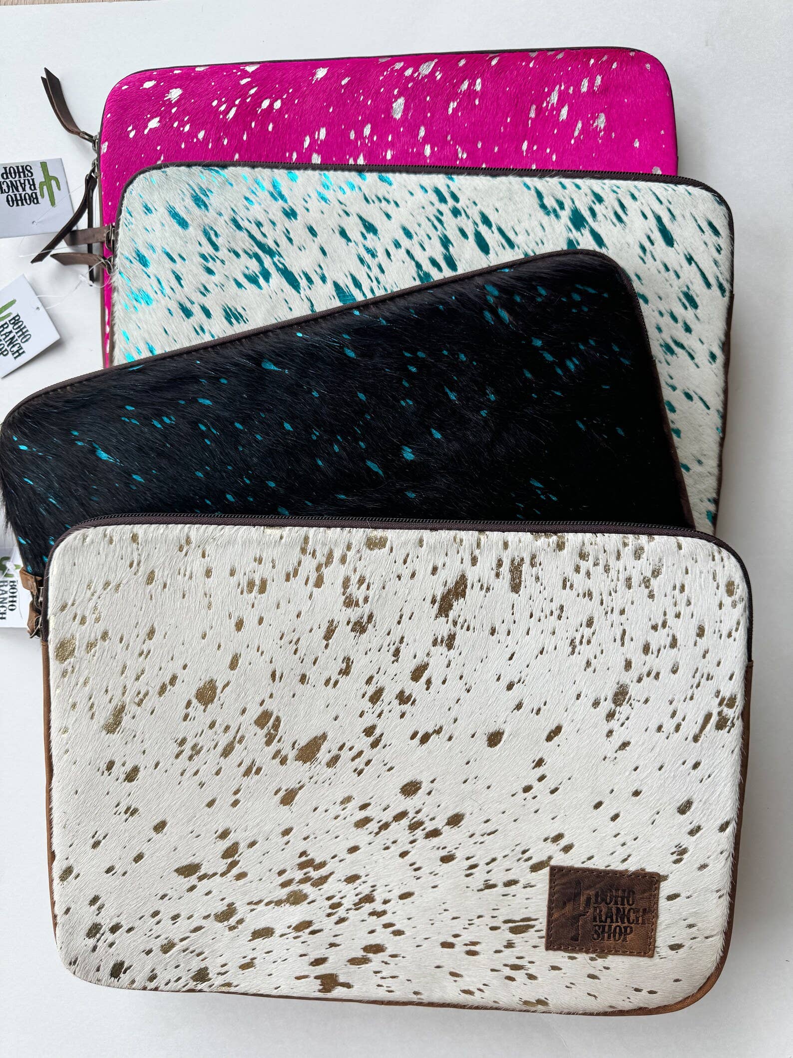 Boho Ranch Shop - Vente Étui pour ordinateur portable/tablette – femme - Pochette de protection pour ordinateur portable en cuir de vache - Dos en cuir4