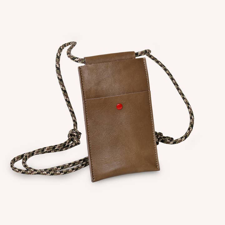 Crossbody Dring – Pochette téléphone en cuir ressourcé pour la vente par Bandit Manchot
