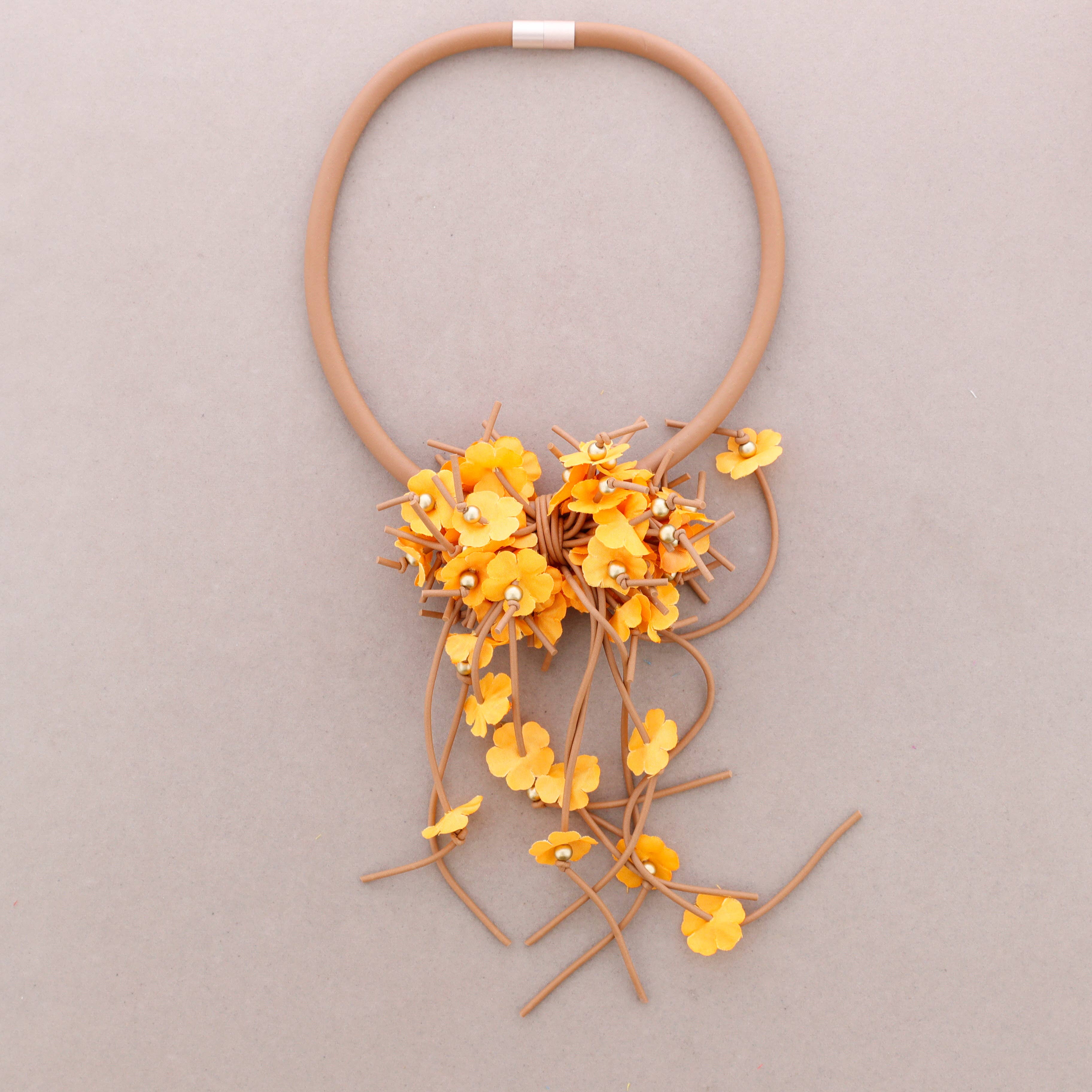 Sonata – wholesale Snap-smycken – Imanhalsband med gummifransar5