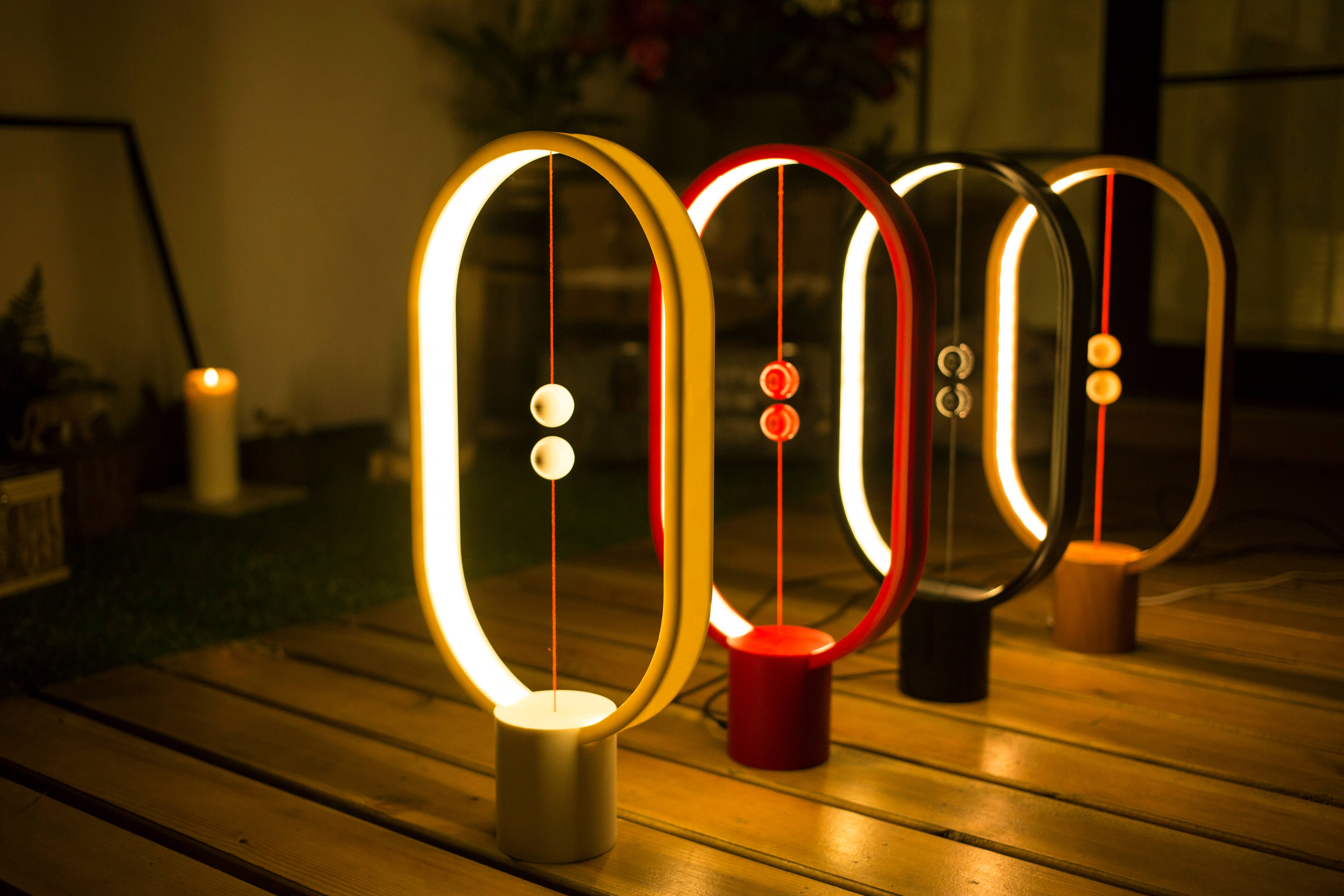 Allocacoc DesignNest – Großhandel Akzent-/Schreibtischleuchte – Heng Balance Lampe Ellipse, Kunststoff, USB-C, regulär und klein6