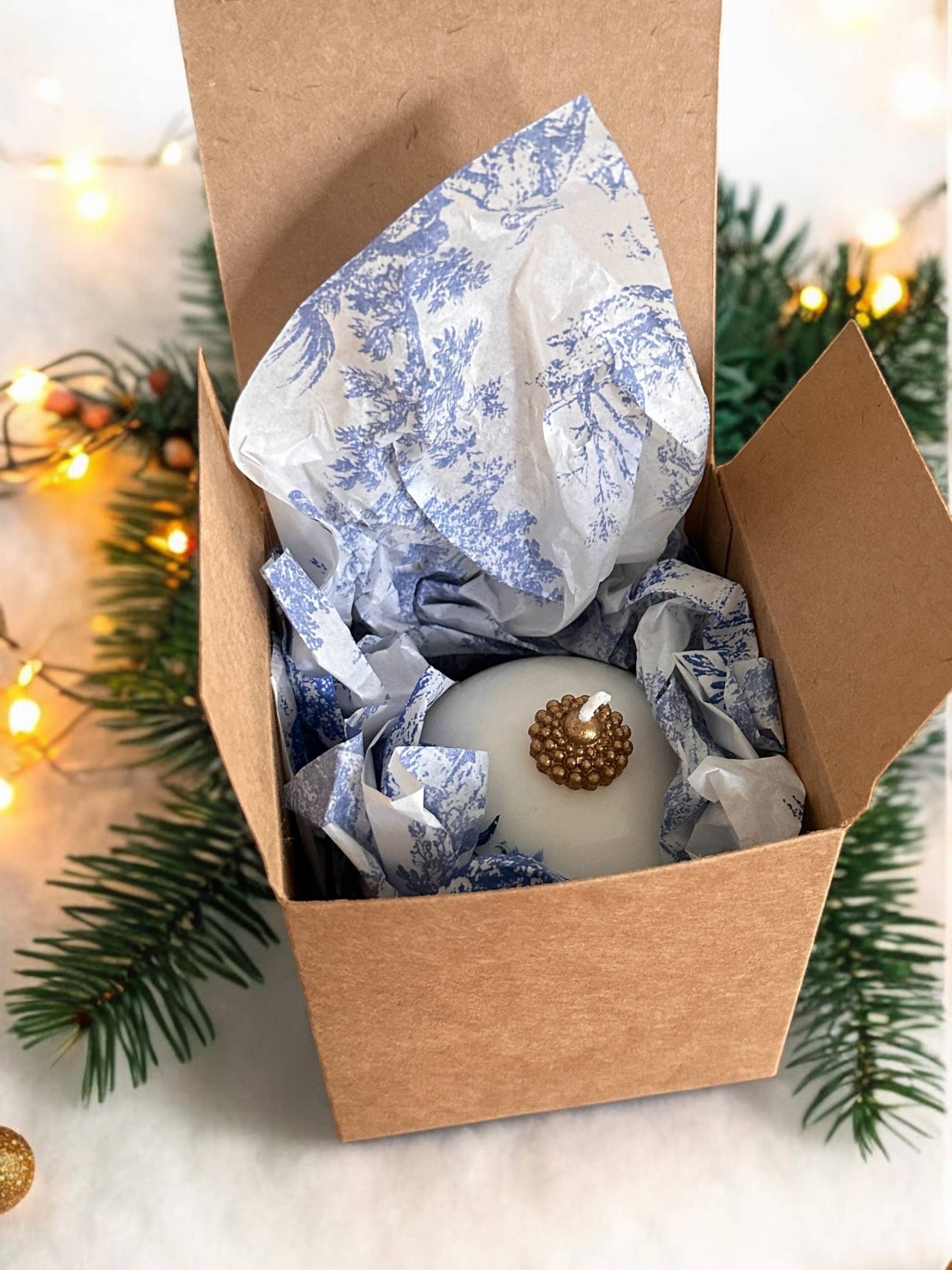 VR.candle - Wholesale Novelty Candle - Vintage style christmas candle in a gift box with a ribbon6