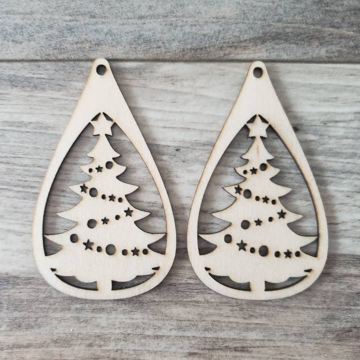 Boucles d'oreilles décorées en forme de goutte d'eau avec guirlande pour la vente par The Innovative Tech